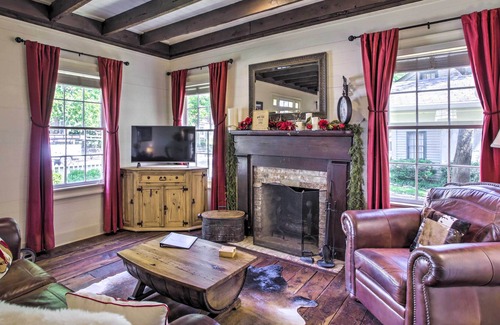 Chappell Hill House | Well-Appointed & Spacious Chappell Hill House