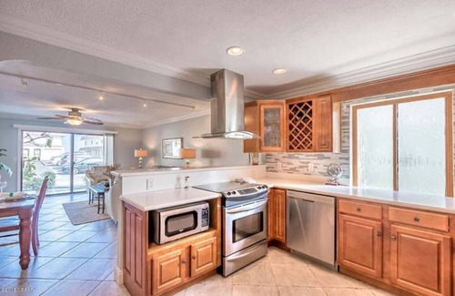 Madeira Villa Madeira Villa Condo | Well-appointed walk-up - 184 steps from the beach