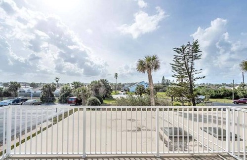Madeira Villa Madeira Villa Condo | Well-appointed walk-up - 184 steps from the beach