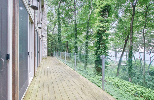 Harbert House | Well-Designed Lakefront Home with Ping-Pong and Free WiFi