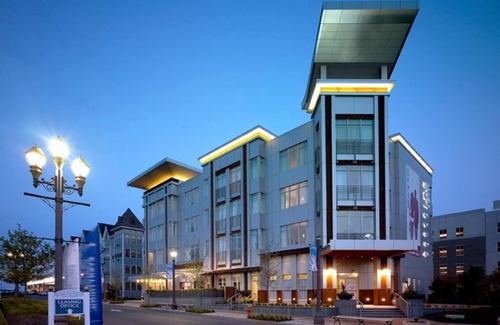 Long Branch Hotel | Well Designed Suite w/Balcony | Relaxing Stay After Busy Day at Pier Village