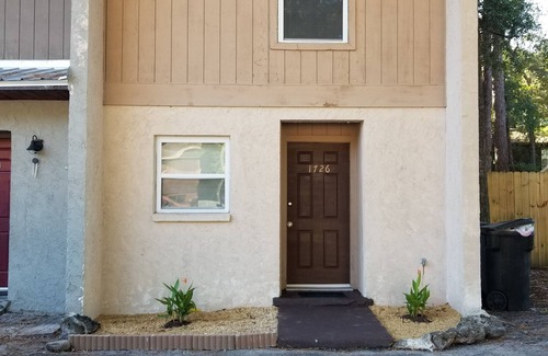 Gainesville House | Well Equipped 2-BR/1.5 BA Townhome, AC, WiFi, TVs, Pest Ctrl in Gainesville, FL