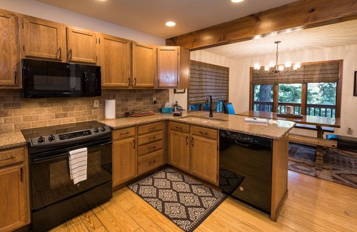 Aspen Brook House | Well-Equipped, Beautiful Art-filled Cabin with new A/C, Close to RMNP & YMCA