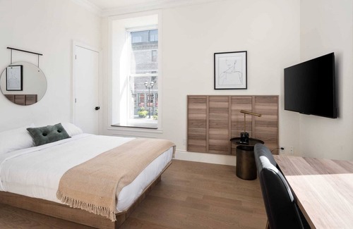 Latin Quarter Apartment | Well-equipped bedroom in downtown