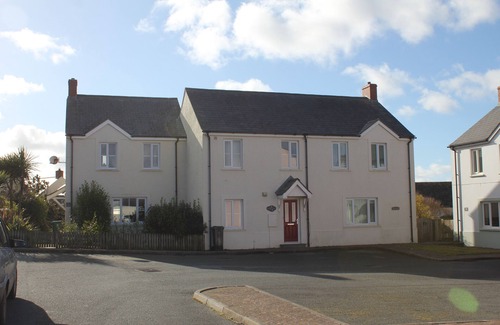Little Haven House | Well-equipped cottage, metres from Blue Flag beach