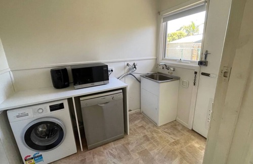 Indented Head House | Well equipped family and pet friendly house 200m from the beach with real fire