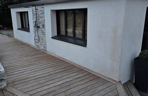 Decines-Charpieu Bed & Breakfast | Well-equipped outbuilding near groupama stadium