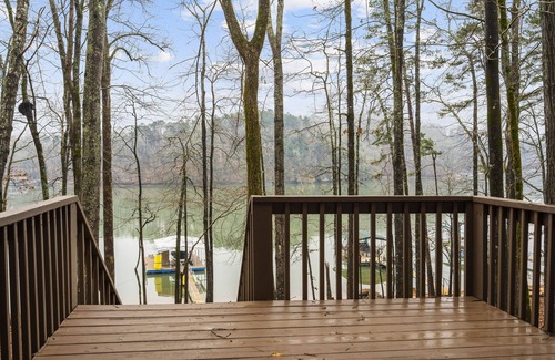 Westminster House | Well equipped Lakefront 4BR w/dock - serene - Check out our reviews!