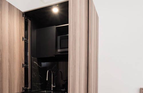Latin Quarter Apartment | Well-equipped room in Quartier des Spectacles