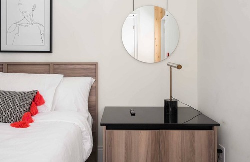 Latin Quarter Apartment | Well-equipped room in Quartier des Spectacles
