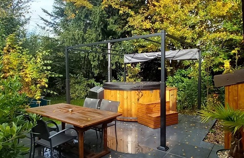 Saint-Christophe-sur-Conde Cottage | Well-being and Nature: Le Cottage Exotique and its private Nordic bath with unlimited access