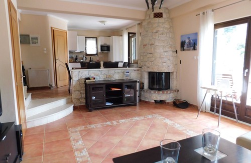 Nea Skioni Villa | Well-furnished detached villa with private swimming pool & lovely outdoor area