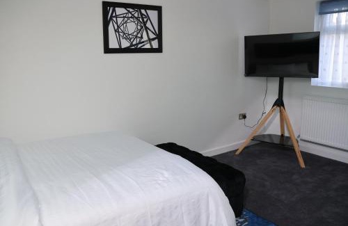 Havering Apartment | Well furnished 4 bedroom house in Rainham