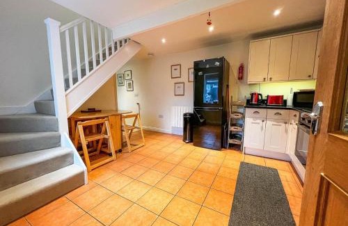 Ringstead House | Well Furnished Holiday Cottage In The Heart Of Docking, Norfolk Ref 99009Ht