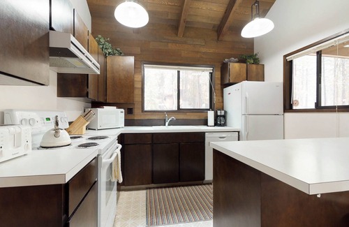 Black Butte Ranch Cabin | Well-furnished cabin with pools, hot tubs, sauna, & tennis