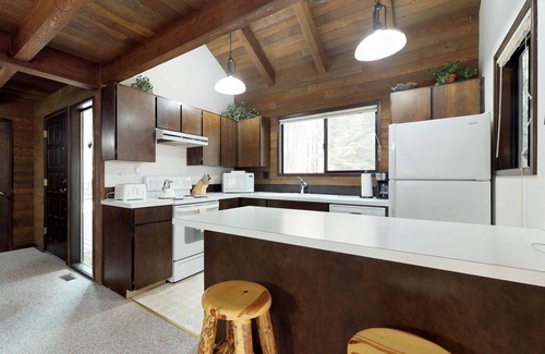 Black Butte Ranch Cabin | Well-furnished cabin with pools, hot tubs, sauna, & tennis