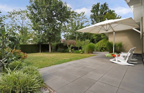 Scharendijke House | Well-kept bungalow with large fenced garden in a quiet park