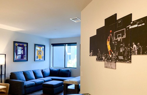 Platinum Triangle Apartment | Well Kept + Comfortable Apt Minutes Away From Disneyland, Convention Center