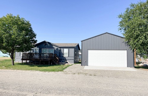 Fort Smith House | Well kept cozy home located right next to the Big Horn River and Yellowtail Dam