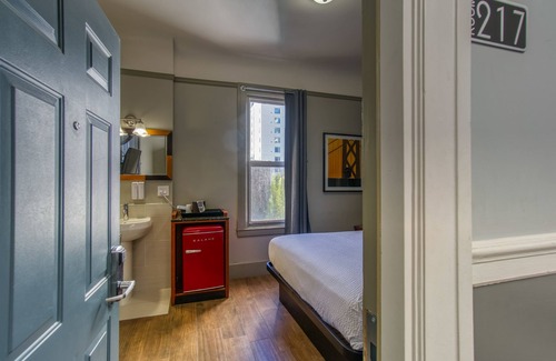 Downtown San Francisco Hotel | Well kept Room with Nice Detailed Touches