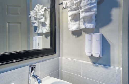 Downtown San Francisco Hotel | Well kept Room with Nice Detailed Touches