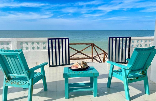 Chelem House | Well-located 3 BR Beachfront house