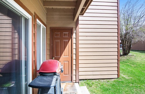 McCall Condo | Well-located condo with private patio & access to tennis, shared pool, & hot tub