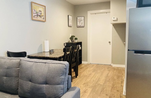 Braeswood Place Apartment | Well Located Cozy 1-Bedroom unit with free parking