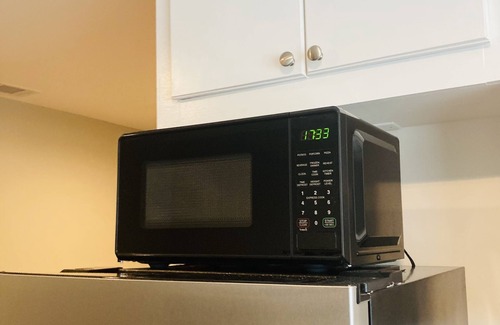 Braeswood Place Apartment | Well Located Cozy 1-Bedroom unit with free parking