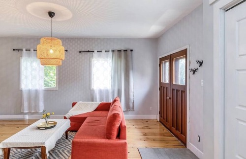 Laprairie Apartment | Well Located, Quite and Comfortable House