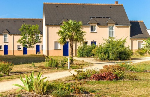 Azay-le-Rideau House | Well-maintained, linked holiday home with garden and terrace