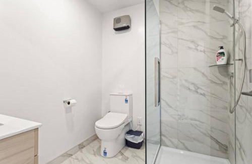 Mount Albert House | Well-styled Vibrant 2 Bed Home