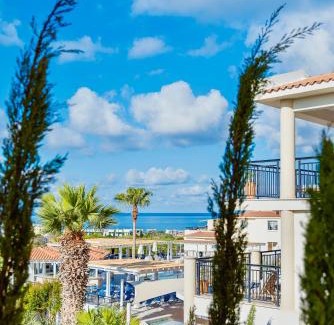 Chlorakas Hotel | WellClub - Family Wellness & Seaview Suites
