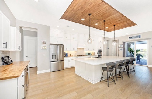Venice House | Wellen Park 2600 sqft pool, spa & fireplace 3 car with 85” TV & golf cart