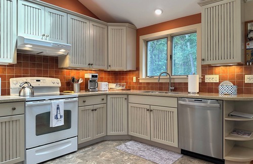 Wellfleet House | Wellfleet Oceanside, Walk to Duck Pond