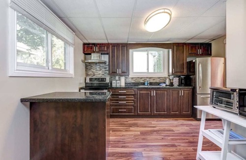 Wellington House | Wellington Lake House on Waterfront