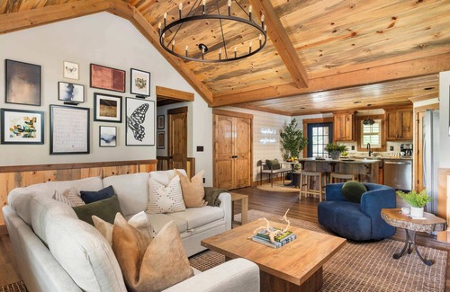 Talking Rock House | Wellness Cabin - Sauna, Cold Plunge, Hot Tub, Pool