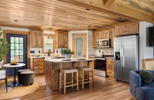 Talking Rock House | Wellness Cabin - Sauna, Cold Plunge, Hot Tub, Pool