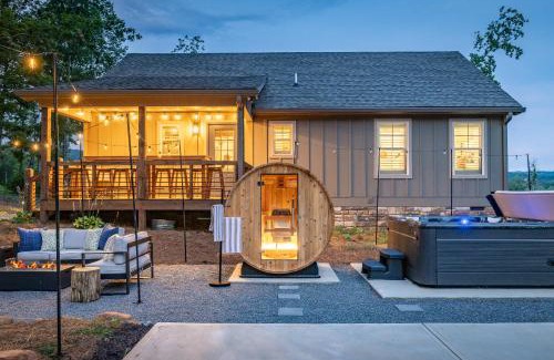 Talking Rock House | Wellness Cabin - Sauna Cold Plunge Hot Tub Pool