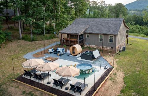 Talking Rock House | Wellness Cabin - Sauna Cold Plunge Hot Tub Pool