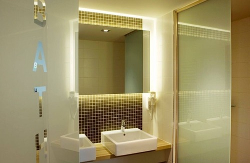 Bergen op Zoom Hotel | Wellness Escape Near Attractions with Parking and Pool