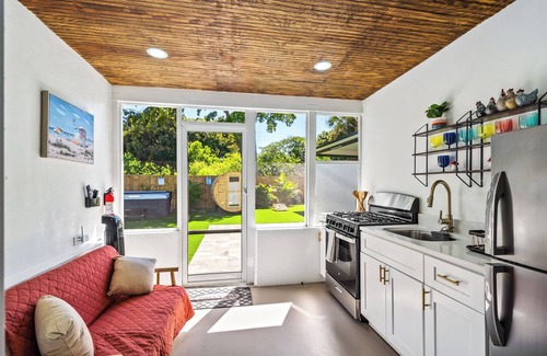 West Palm Beach House | Wellness Retreat – Luxury Wellness Stay w/Sauna, Cold Plunge & Hot Tub