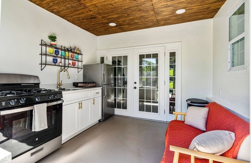 West Palm Beach House | Wellness Retreat – Luxury Wellness Stay w/Sauna, Cold Plunge & Hot Tub