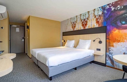 Bergen op Zoom Hotel | Wellness Stay with Pool and Parking Near Town and Attractions