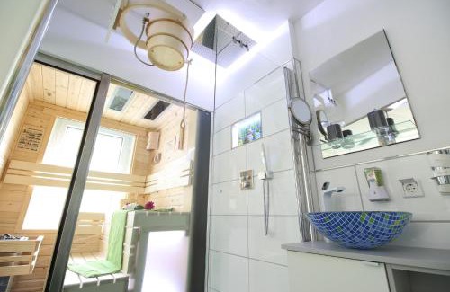 Oberhausen Apartment | Wellnessapartment Nr1 mit Finnischer Sauna - Wallbox - Netflix - WLAN