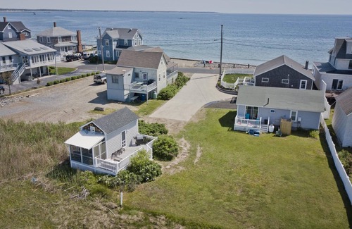 Ogunquit - Wells Cottage | Wells Beach Maine Pet Friendly Beach house for rent