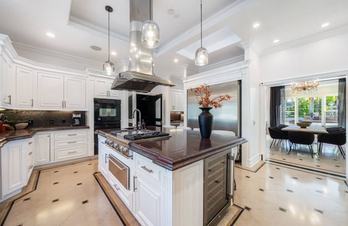 Tarzana Villa | Wells Estate -10-Bdr Retreat with Outdoor Paradise