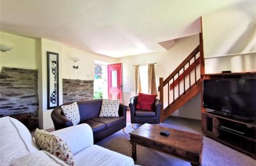 Llanfyrnach House | Wellstone Cottages - Honeysuckle