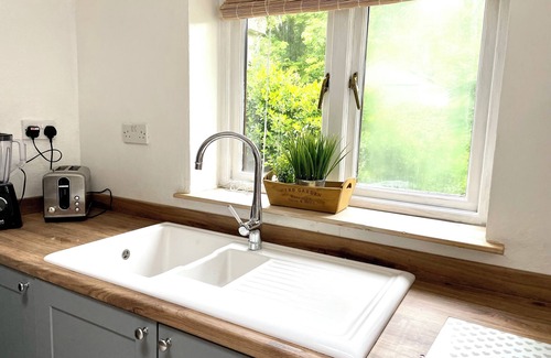 Glyncorrwg Cottage | Welsh Cottage nestled in the Afan Valley. MTB & Hiking Trails just a step away.