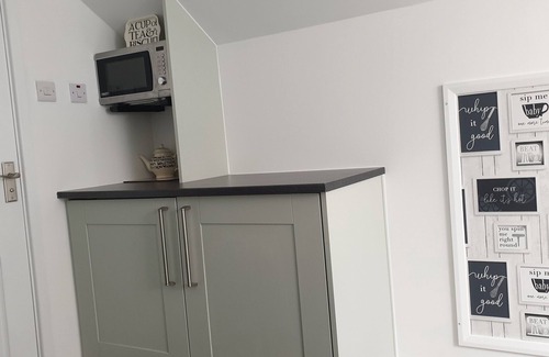 Longford Apartment | Welsh/Shropshire border Pant, Brand new Annex self contained private entrance.